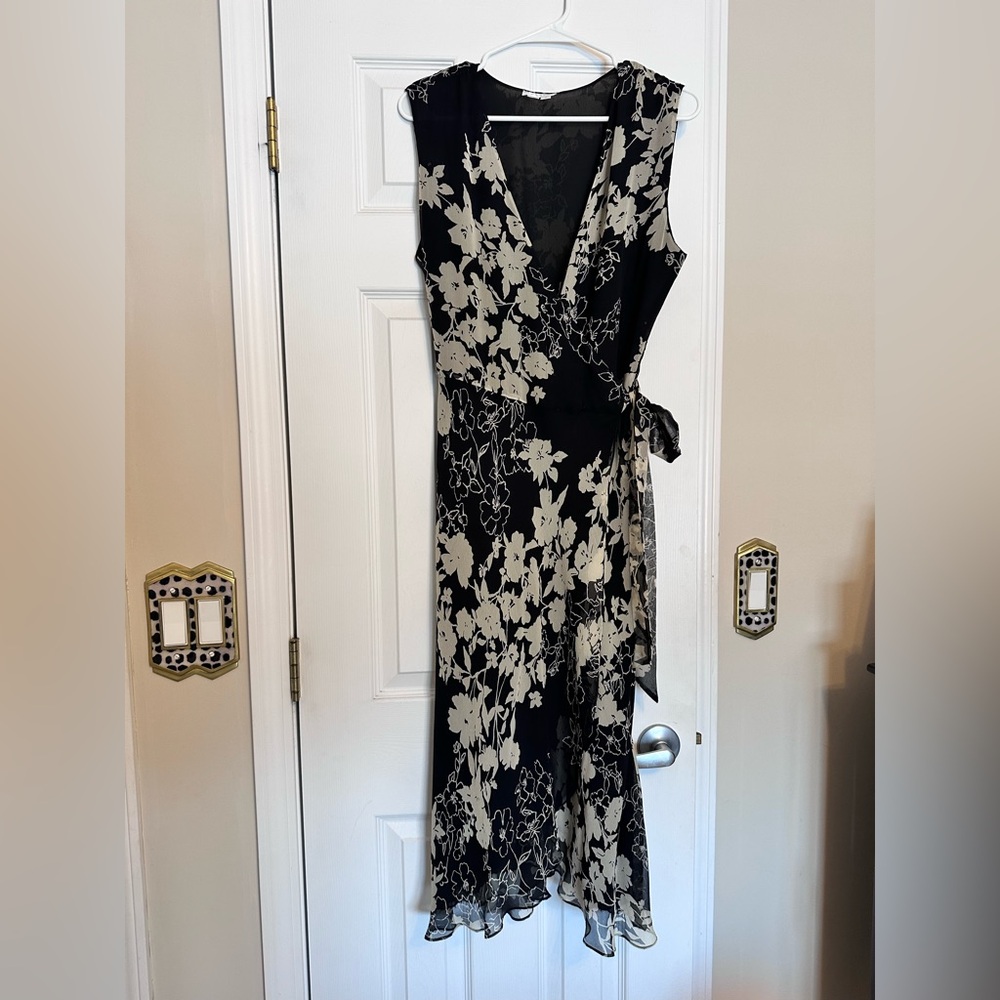 London Times Black and Cream Floral Wrap Dress Size 4